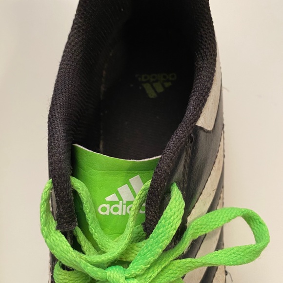 Adidas soccer cleats size 4 1/2 - Picture 3 of 7